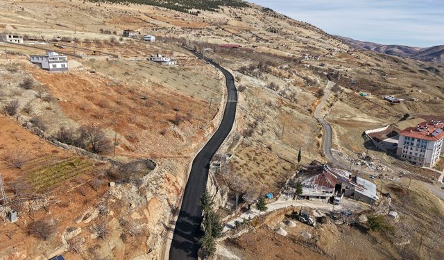 Büyükşehir, Çağlayancerit İstiklal Mahallesi’nde Asfalt Çalışmasını Tamamladı