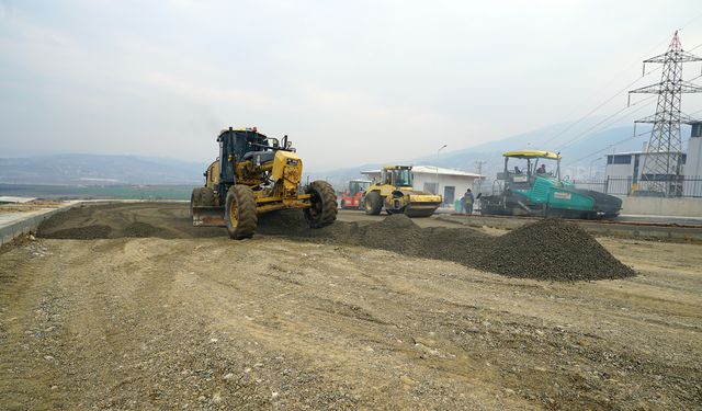 Büyükşehir, Yeni Yurtlar İçin Yol İnşa Ediyor