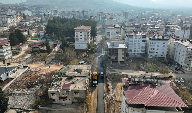 Büyükşehir, Altyapısı Tamamlanan Pazarcık Atatürk Caddesi’ni Asfaltlıyor
