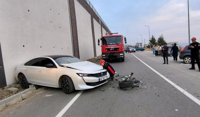 Kahramanmaraş’ta iki otomobil çarpıştı: 1’i ağır 2 yaralı