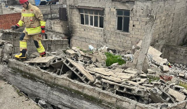 Kahramanmaraş’ta metruk bina çöktü