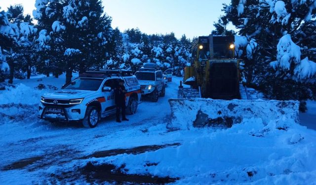 Kahramanmaraş’ta kar altında mahsur kalan aileye 14 saatte ulaşıldı