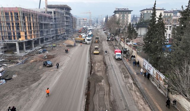 Kahramanmaraş’ta yol güvenliği için kaldırımlar da elden geçiriliyor