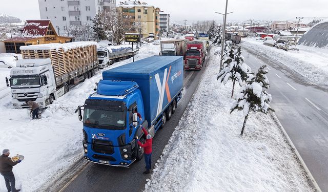 Kahramanmaraş’ta eksi 10 derecede gönülleri ısıtan çorba ikramı