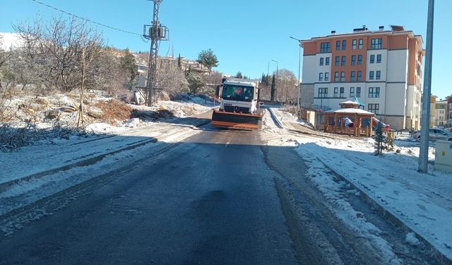 Kahramanmaraş’ta Büyükşehir’den karla mücadeleye 7/24 mesai