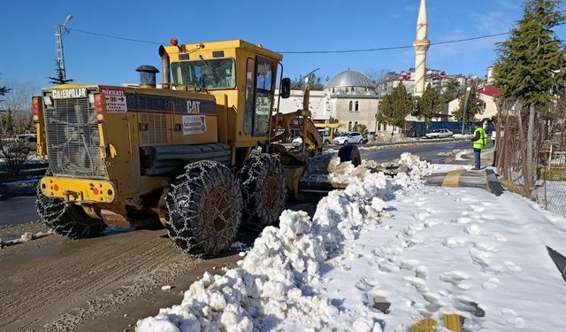 Kahramanmaraş’ta karla mücadele aralıksız sürüyor: Ekipler sahada