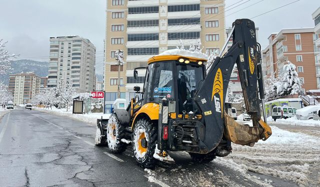 KASKİ 28 araçla karla mücadeleye katıldı