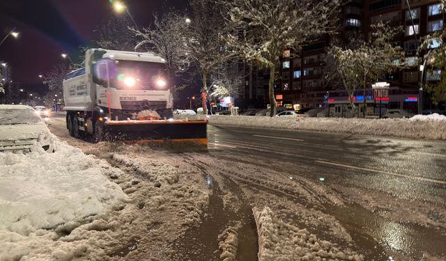 Büyükşehir, Karla Mücadelede Mesai Mefhumu Gözetmeksizin Sahada
