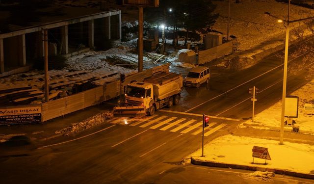 Kahramanmaraş’ta kar yağışı öncesi ekipler sahaya indi