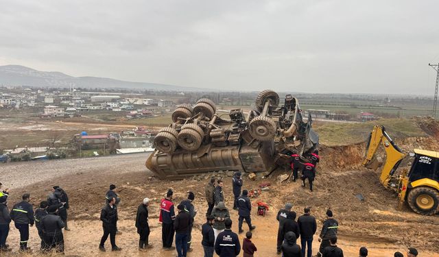 Kahramanmaraş’ta taş ocağında kamyon devrildi: 1 kişi hayatını kaybetti