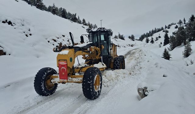 Kahramanmaraş’ta karla mücadele: Büyükşehir ekipleri sahada