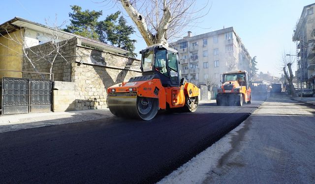 Kahramanmaraş’ta deforme olan yollar sıcak asfaltla onarılıyor