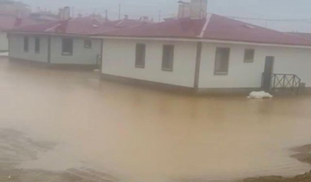 Göksun’da sağanak sonrası evleri su bastı