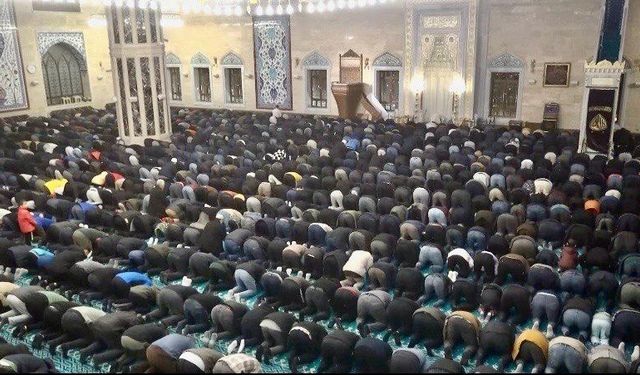 Kahramanmaraş’ta Ramazan’ın ilk teravih namazı coşkuyla kılındı