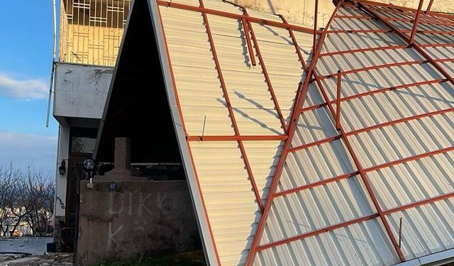 Kahramanmaraş’ta rüzgâr çatıyı uçurdu