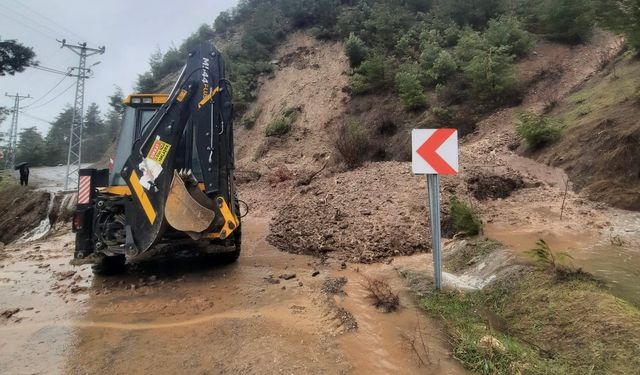 Kahramanmaraş’ta yağışlar sonrası yol onarım ve temizlik çalışmaları