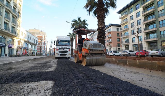 Trabzon Bulvarı’nda sıcak asfalt çalışmaları başladı