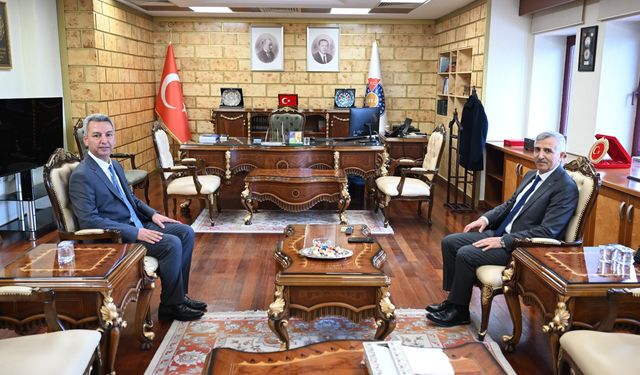 Vali Ünlüer’den Rektör Okumuş’a Hayırlı Olsun Ziyareti