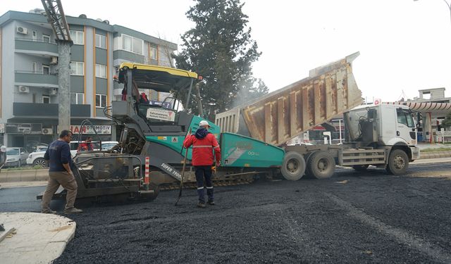 Kahramanmaraş’ta Kuddusi Baba ve Trabzon Bulvarlarında asfalt çalışması başladı
