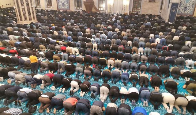 Kahramanmaraş’ta binlerce kişi Kadir Gecesi’nde camide buluştu