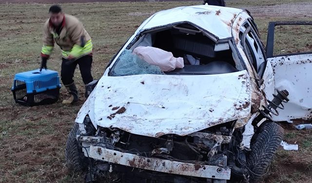 Kahramanmaraş Afşin’de otomobil takla attı! 2 kişi yaralandı