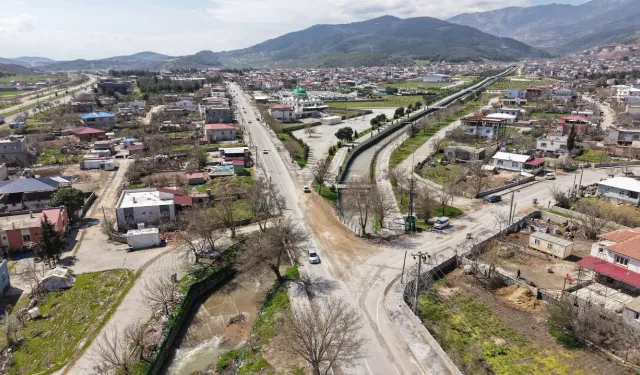 Türkoğlu Şekeroba’da köprü genişletildi ulaşım rahatladı
