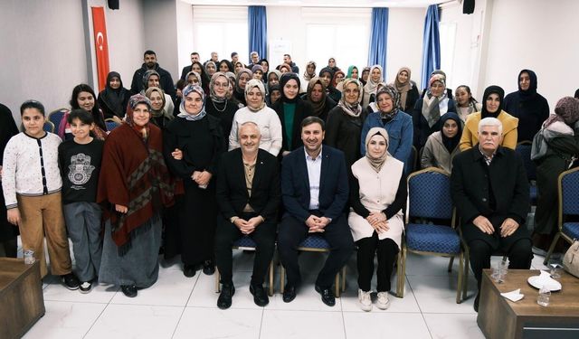 Büyükşehir’in “Aile İçi İletişim” Söyleşisi Andırın’da yoğun ilgi gördü