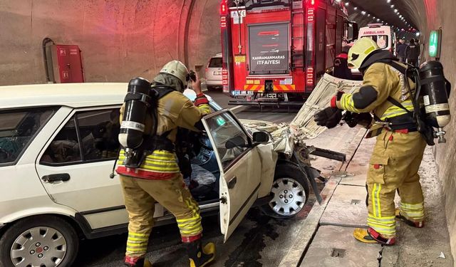 Kahramanmaraş Sezai Karakoç Tüneli'nde çift taraflı kaza! 1 kişi yaralandı