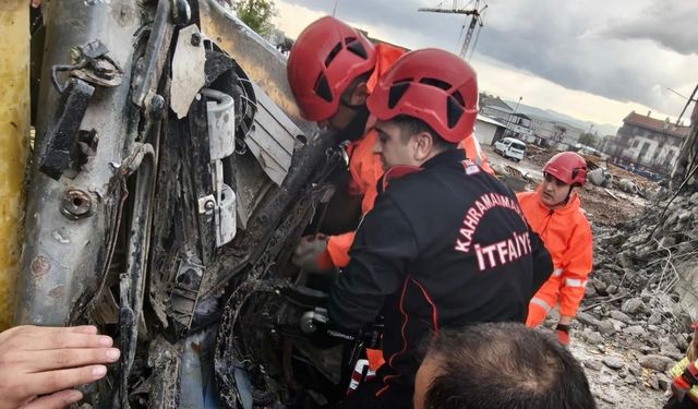 Kahramanmaraş’ta yıkım sırasında operatör enkaz altında kaldı
