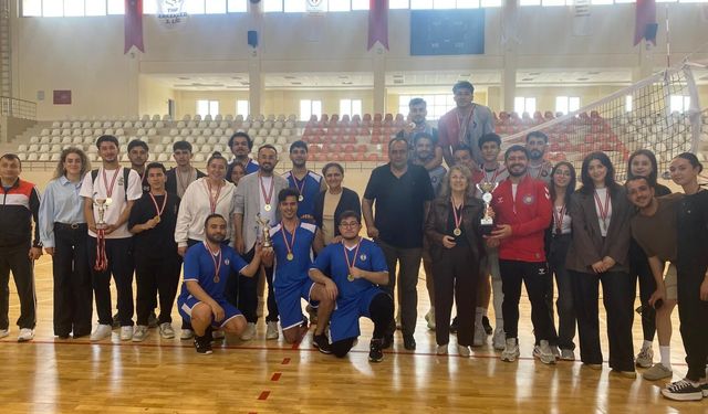 19 Mayıs Gençlik Haftası Voleybol Turnuvası tamamlandı