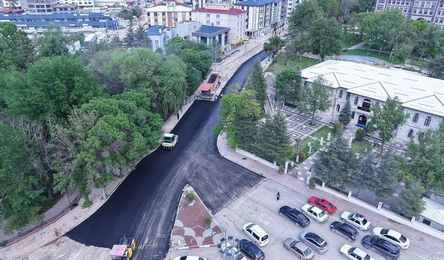Büyükşehir, Elbistan Pınarbaşı Caddesi’nde Asfalt Serimine Başladı