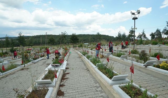 Büyükşehir, Kapıçam Mezarlığı’nı Bayrama Hazırlıyor