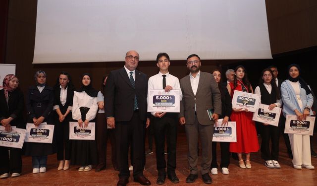 Şahbaz Derneği’nden Filistin Temalı Konuşma Yapan Öğrenciye Umre Hediyesi