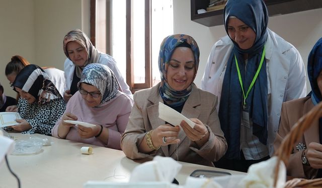 Büyükşehir’in Geri Dönüşüm Atölyesinde Kadın Emeği Göz Doldurdu