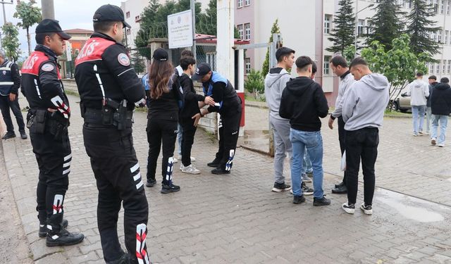 Kahramanmaraş Emniyeti'nden okul önlerinde dev denetim!