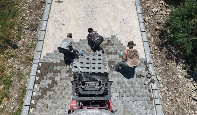 Andırın kırsalında yollar modernleşiyor, ulaşım konforu artıyor