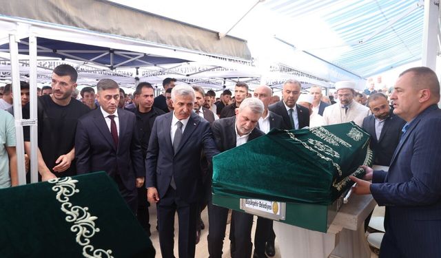 Kahramanmaraş'ta yangında hayatını kaybeden aile için cenaze töreni düzenlendi