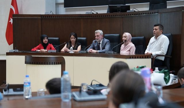 Başkan Görgel, minik öğrencileri ağırlayarak şehri ve projeleri anlattı