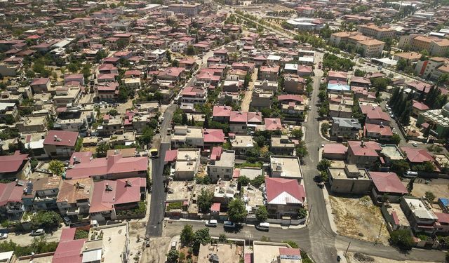 Kahramanmaraş'ta asfalt seferberliği, Dulkadiroğlu'nda hız kesmeden devam ediyor!