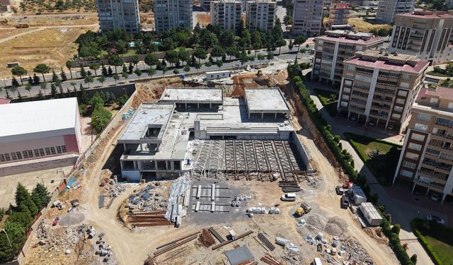 Kahramanmaraş’ın Türkiye’ye Örnek Gençlik Merkezi Hızla Yükseliyor