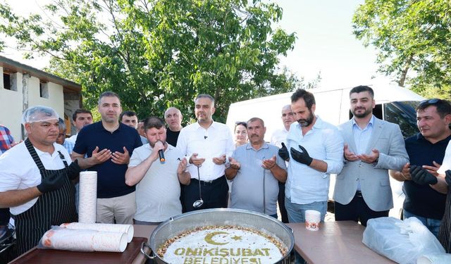 Başkan Toptaş, Dönüklü Mahallesi sakinleriyle aşure sofrasında buluştu