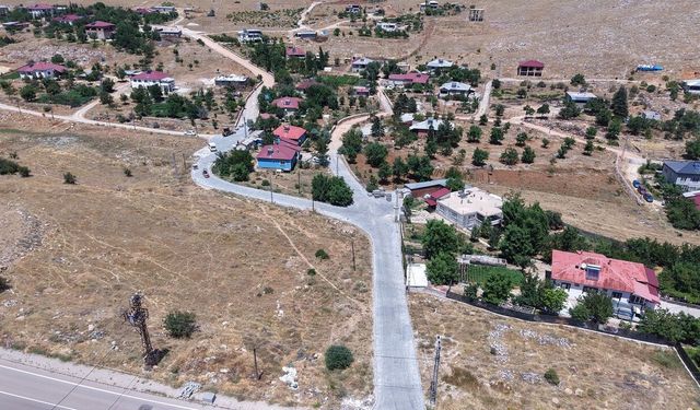 Afşin Emirli'nin yolları kilit parke oluyor