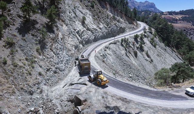 Ekinözü'nde 23 kilometrelik yolda asfalt çalışması