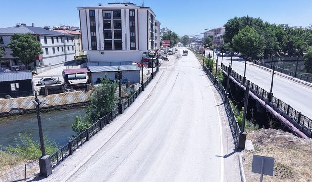 Elbistan'daki köprüler Büyükşehir'in yatırımlarıyla yenileniyor, güvenli ulaşım artıyor!