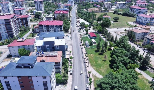 Elbistan'da asfalt seferberliği: Yeni yollar, modern görünüm!