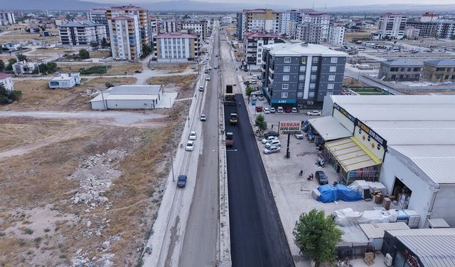 Elbistan'da Dr. Devlet Bahçeli Bulvarı yenileniyor