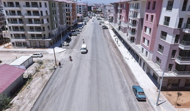 Elbistan Hacı Esat Efendi Caddesi’nde asfalt seferberliğinde ilk etap tamamlandı