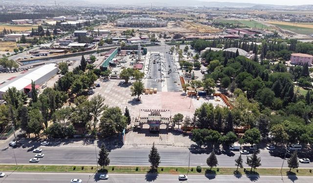 Kahramanmaraş KAFUM'da Geleneksel Ağustos Fuarı için hazırlıklar hızla sürdürülüyor