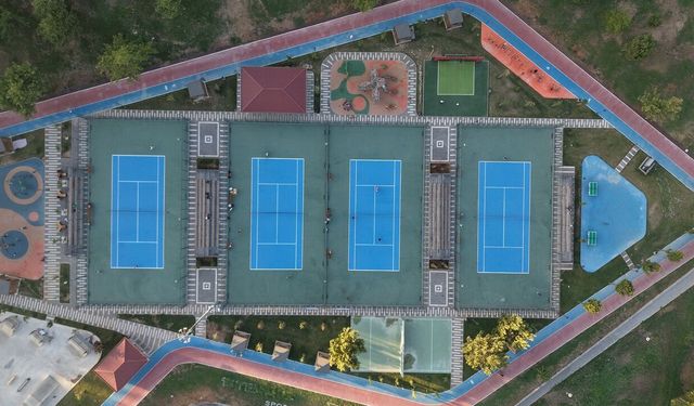 Kahramanmaraş'ta ödüllü tenis turnuvası başladı!