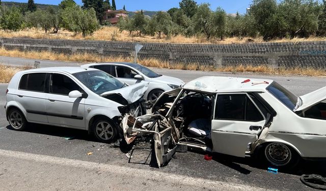Kahramanmaraş’ta trafik kazası: İki otomobil kafa kafaya çarpıştı, 2 yaralı